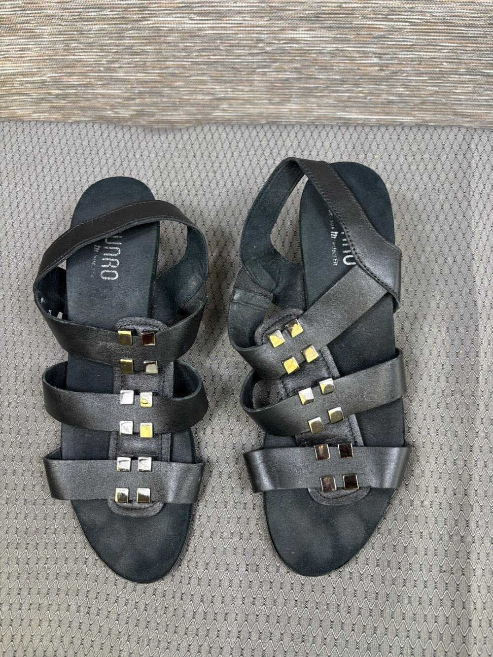 Munro Sandals Women's Size 9M Black Metal Detail Elastic Straps